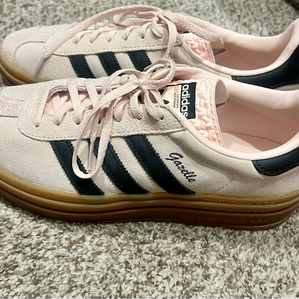 BRAND NEW! NEVER WORN Adidas Gazelle Light Pink and Black Sneakers